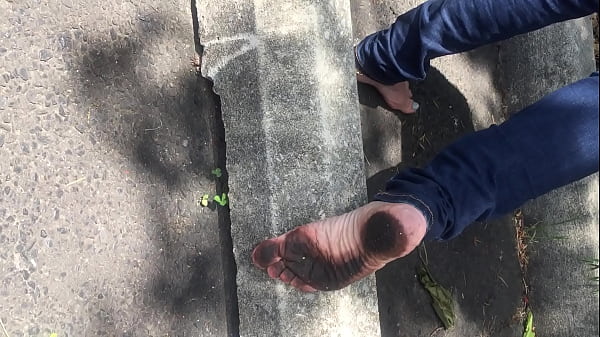 Elizabeth'_s Dirty Feet