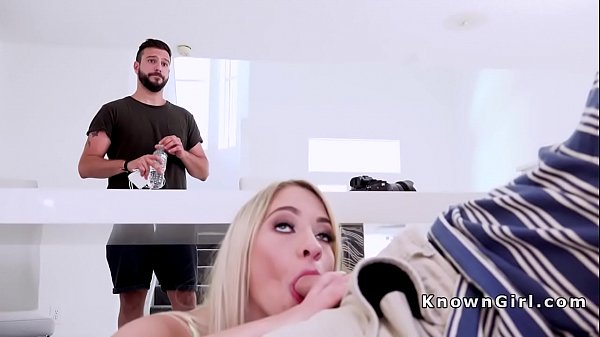 Traditrice bionda che rompe un cazzo enorme