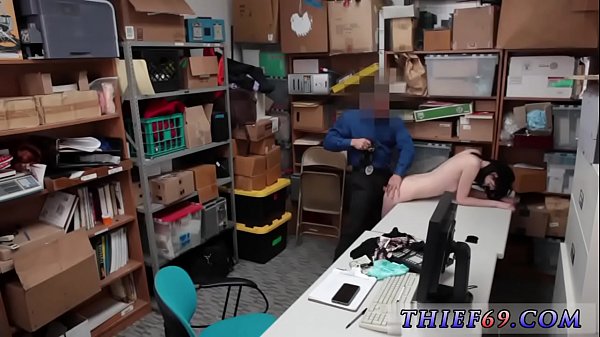 Teen erster und letzter Porno lockiger schwarzer Verdächtiger wurde auf frischer Tat ertappt