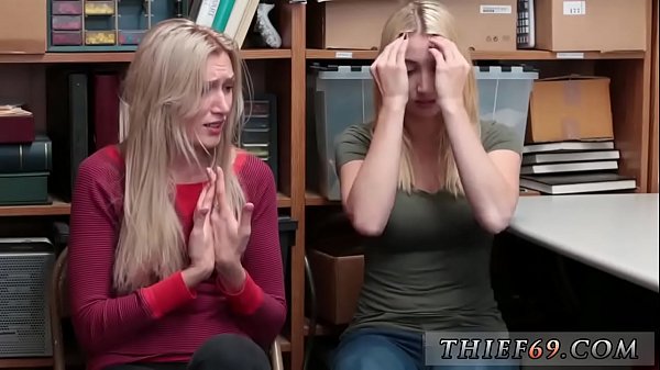 Cảnh sát tóc vàng gợi cảm và cảnh sát gangbang Con gái của mẹ kế và bạn bè