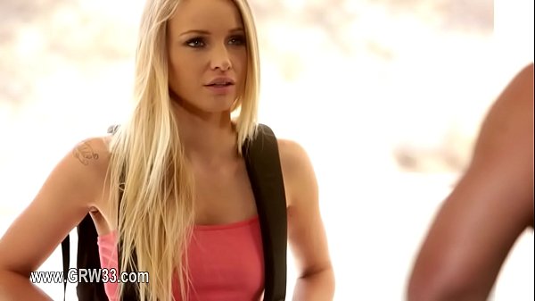 ragazze lesbiche brune Vika e Natasha