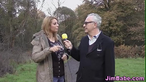 Un dilettante grassoccio cavalca alla vecchia maniera