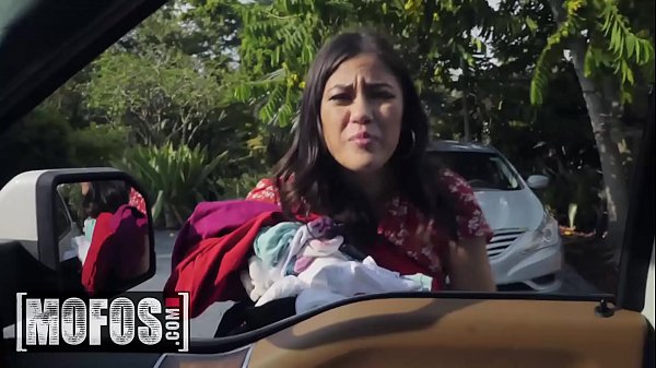 फंसे हुए किशोर - (केंद्र कुदाल) - फंसे हुए फूहड़ एक और डिक चूसते हैं - MOFOS