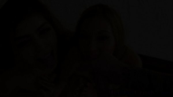 Modèles attrayants de jeunes filles