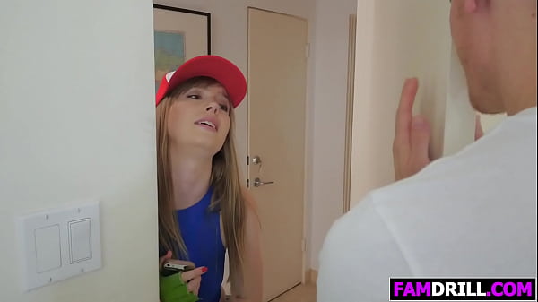 Petite Dolly Leigh Plays With her Stepbro