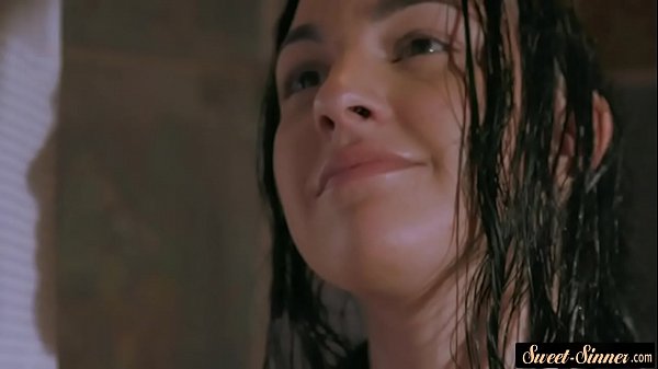 Figa della sorellastra affamata di cazzo scopata da un bbc