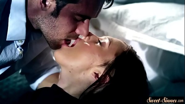 Fantasy-Teenie-Löffel vor Missionar gefickt