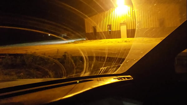 Voyeur por carretera y conduciendo desnudo con polla suave y cuerpo sexy