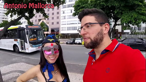 Zerstörung eines brasilianischen TEEN im CARNAVAL