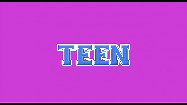 लस्टी हॉटी दोस्तों के हार्ड जॉक को अपने मुंह में गहराई से भर रही है