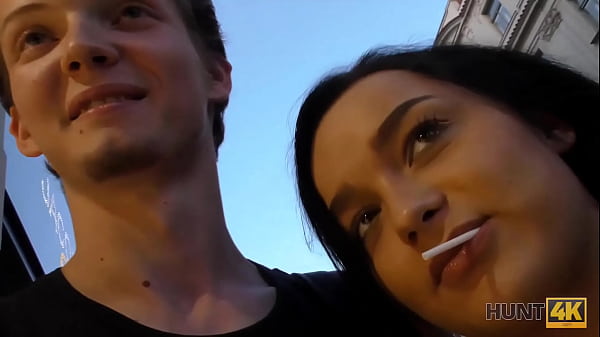 CACCIA4K. Una dolce ragazza viene scopata in più posizioni per soldi