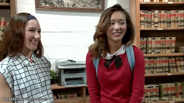 Heiße süße Teenie-Strips - bdsm