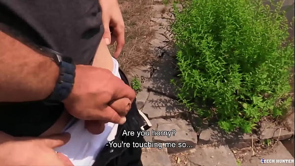 Il ragazzo Patrick è riluttante a prendere quel grosso cazzo nel culo ma quando vede i soldi che gli dà - CZECH HUNTER 552
