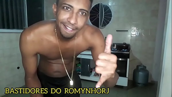 ACTEUR CARIOCA DOUÉ DANS LES COULISSES DE SON JOUR