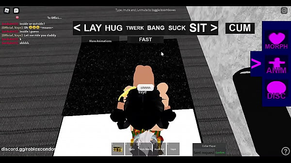 La dolce ragazza si diverte