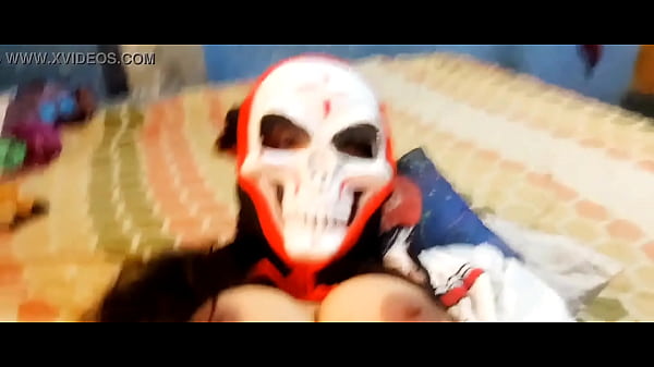 Una sexy teenager amatoriale si mette in mostra