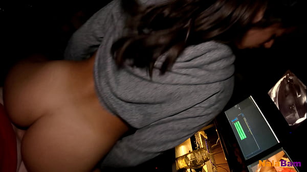 Schauen Sie sich das Teenie-Video mit süßem Arsch an