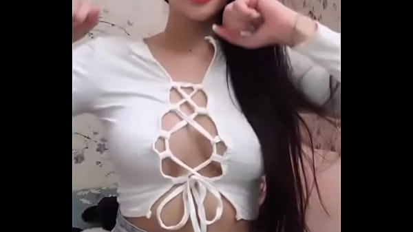 bigo lend lona en jeans demasiado cortos