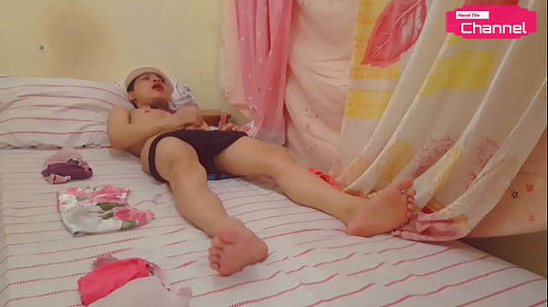 Calda ragazza teenager si mostra da teenager