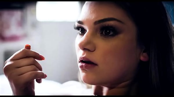 La sorellastra perversa si fa riempire di sperma dal fidanzato e dal fratellastro per vedere chi è lo stronzo migliore - Film completo su FreeTaboo.Net