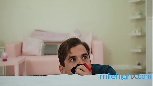 Mi hermanastra tiene la vagina que huele mejor