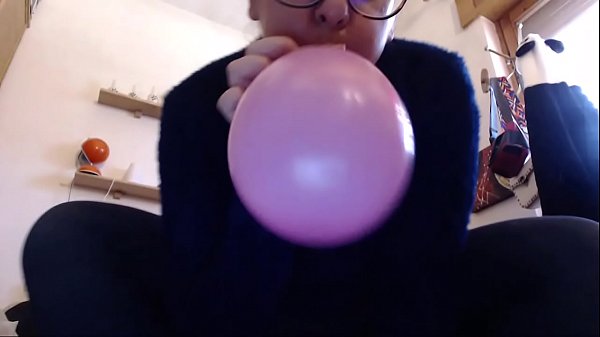 Questi palloncini colorati rendono tua madre così eccitata che ci schizza sopra come mai prima d'ora