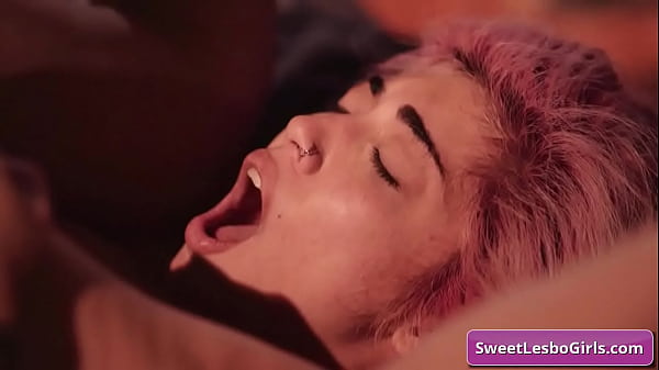 Aidra Fox, Evelyn Claire, ragazze arrapate lesbiche dalle grandi tette e con le dita, scopano la loro figa succosa e leccano per orgasmi intensi