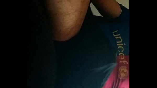 pablo se masturba solo en el cuarto