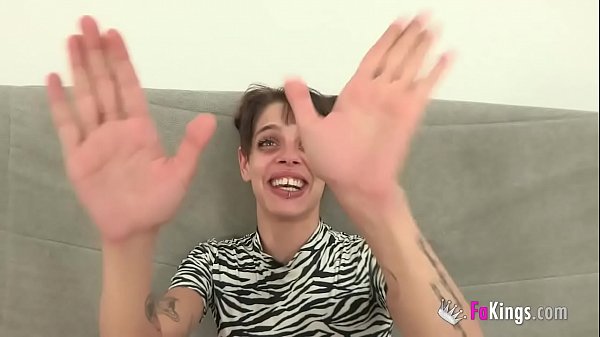 &quot_द हेल इज दैट??&quot_ आइरिस और उसका पहला विशाल मुर्गा