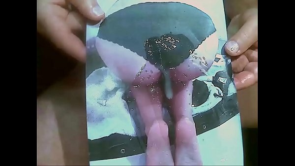 Auf einen geilen Arsch und Füße gewichst