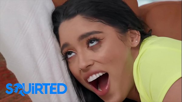 La cubana dal culo grosso (Vanessa Sky) fa un gola profonda e sputa tutti i cazzi e cavalca finché non schizza - Squirted