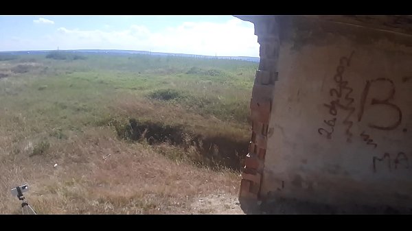 सौतेली बहन सार्वजनिक रूप से मुख-मैथुन