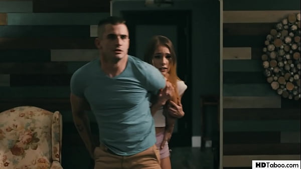 Danze sexy della ragazza