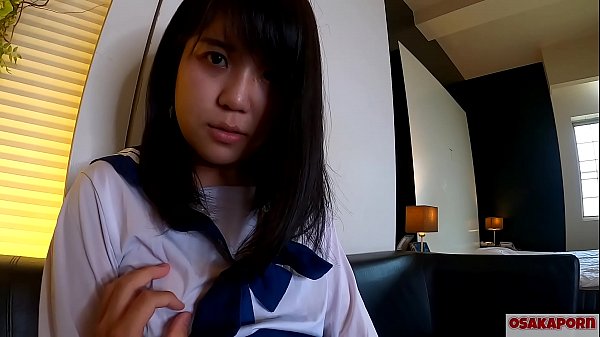 First squirt in my life! Deluge of Tsurupita A cute 18-year-old with big eyes has a cum festival more than once in her clothes. Small body type, small breasts, small breasts, creampie in missionary position in a skirt. Personal shooting Gonzo original