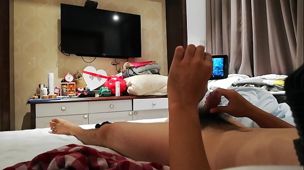 Sexy exotic Teen shows off