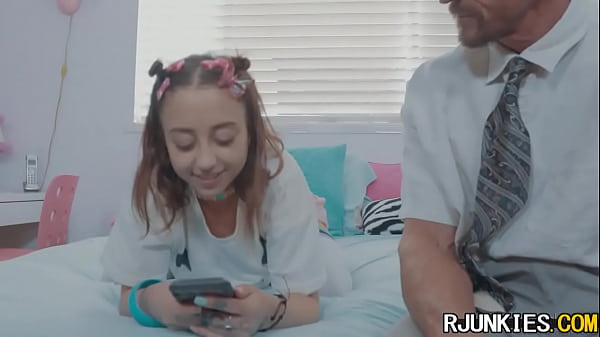 Beautiful Teen strips familial_relations