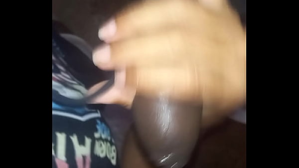 Un pompino veloce nel bagno abbandonato