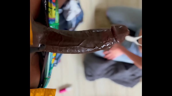 Pausa pranzo La figlia del mio capo mangia un BBC a pranzo