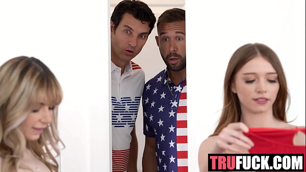 Lo scambio di famiglia diventa X-Rated: Will e Jay ricevono seghe e altro dalle figlie di scambio in una calda festa con creampie!