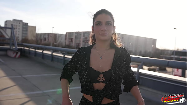 GERMAN SCOUT - Fitte Italienerin Lola Danger mit kleinen Titten für harten Casting-Fick abgeholt