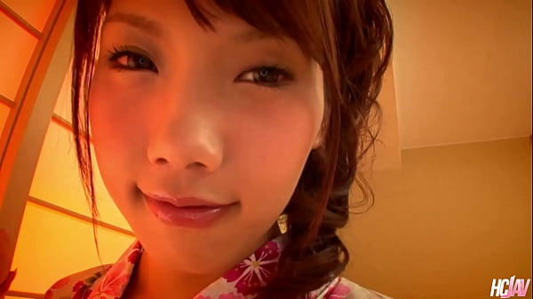 Sexy asian_woman Teen zieht sich aus