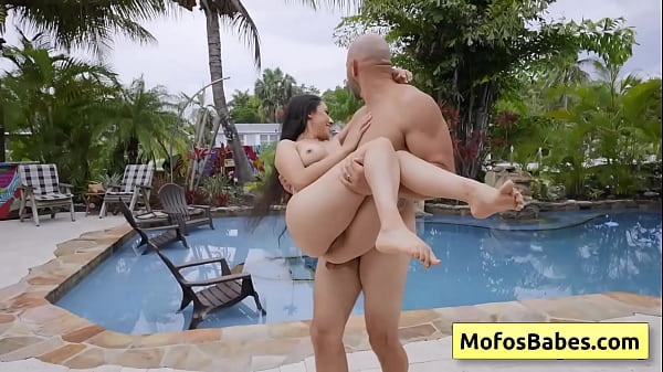 Selena Ivy, JMac: latina sexy con una bella ragazza che viene scopata da un cazzo enorme e lo adora nel profondo