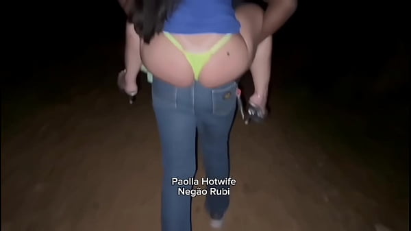 Paolla Hotwife is dragged on a piggyback ride by a 23cm tall Neg&atilde_o into the woods at Flamboyant Park. Right there the married slut fucked the black guy with her gentle cuckold. Paolla &eacute_ real snowbunny