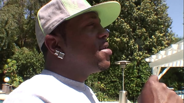 Lisa Ann è una leggenda delle tettone che affronta il leggendario Massive Black Dick SQF di Shorty Mac