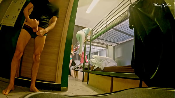 HABITACIÓN MIXTA DE HOSTEL: dos zorras, una habitación, mucho semen