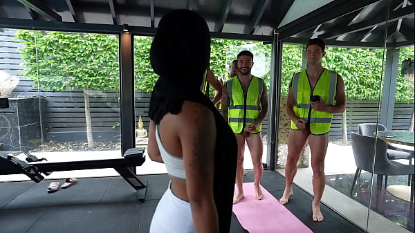 Beautiful Teen poses anal