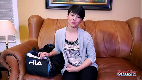 La bella mora Jae Scott fa un pompino e si fa sfondare profondamente la figa bagnata!