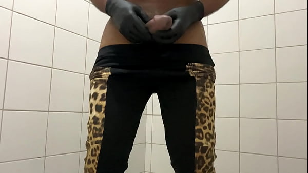 Una calda e giocosa teenager si mette in mostra - bi_sessuale