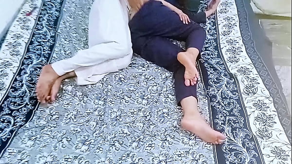 Desi Una ragazza timida e carina ha la sua prima esperienza#039_ Video di sesso per la prima volta di Desi Village Girl