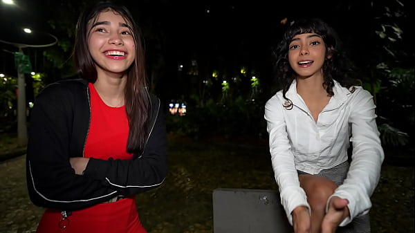 Öffentliche Abholung - Wir haben sie in einem Park getroffen und sie zu einem Dreier eingeladen